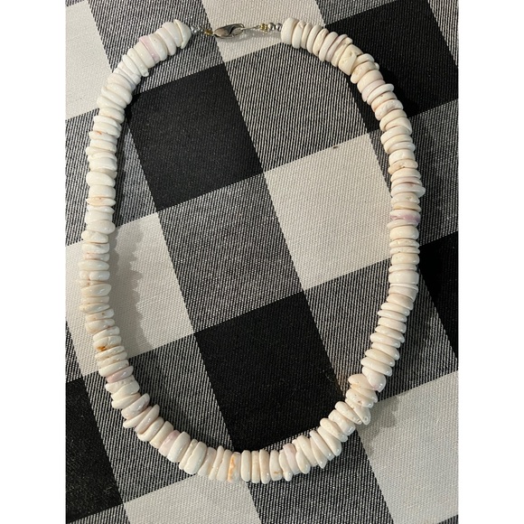 Vintage Hawaiian Puka Shell Necklace. - Picture 6 of 10